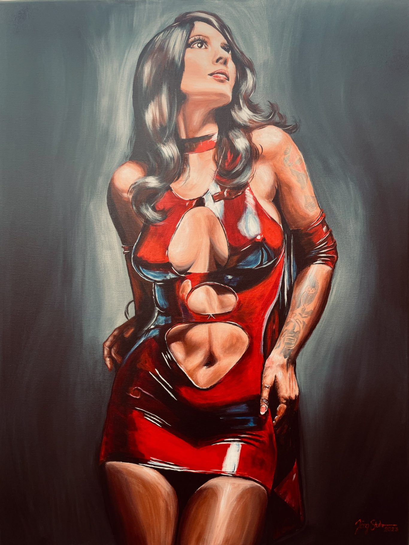 Lack & Leder Reflexionen auf einer Frau in einem aufregenden roten Lack-Outfit