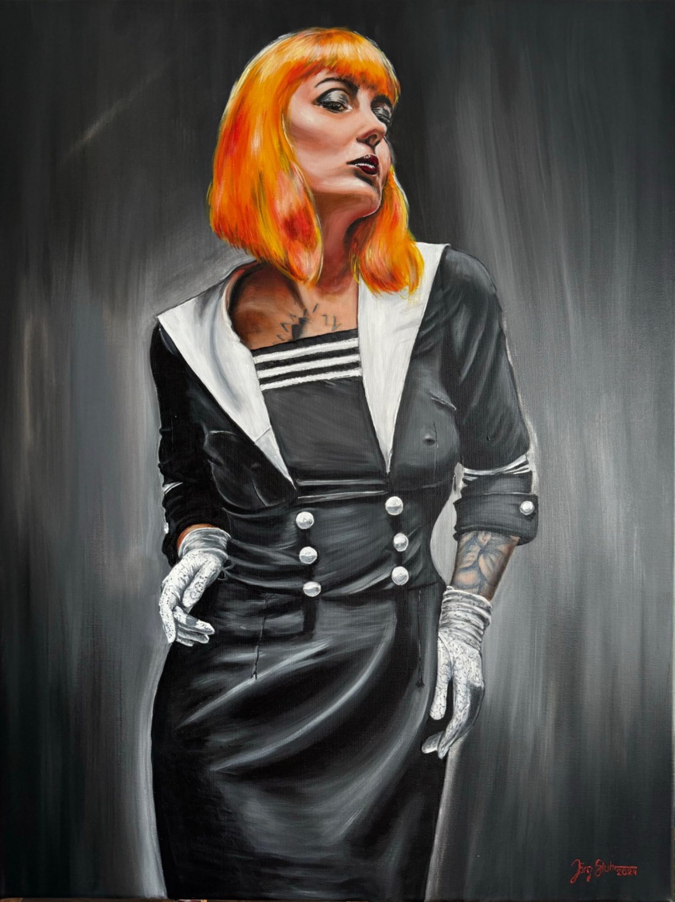 Graceful rothaarige Frau in elegantem schwarz-weißen Kostüm